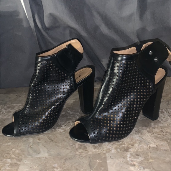 Open toed ankle boots - Picture 2 of 5